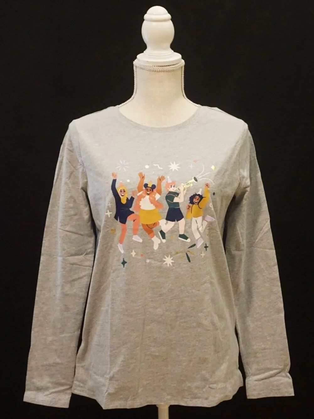 Cat & Jack Gray Multi-Cultural Party Long Sleeve Tee Girl’s XXL (18)
